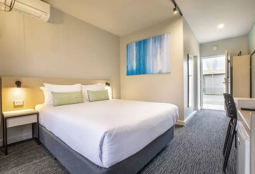 Hotel Nightcap At Excelsior