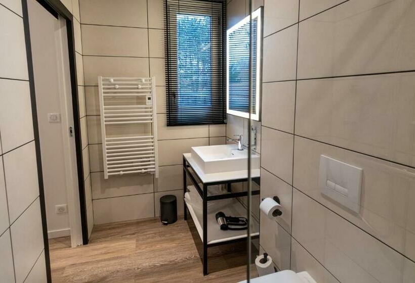 Mayrena Hotel Restaurant