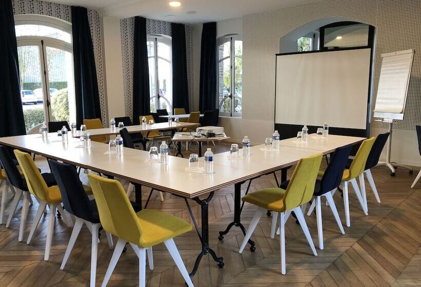 Mayrena Hotel Restaurant