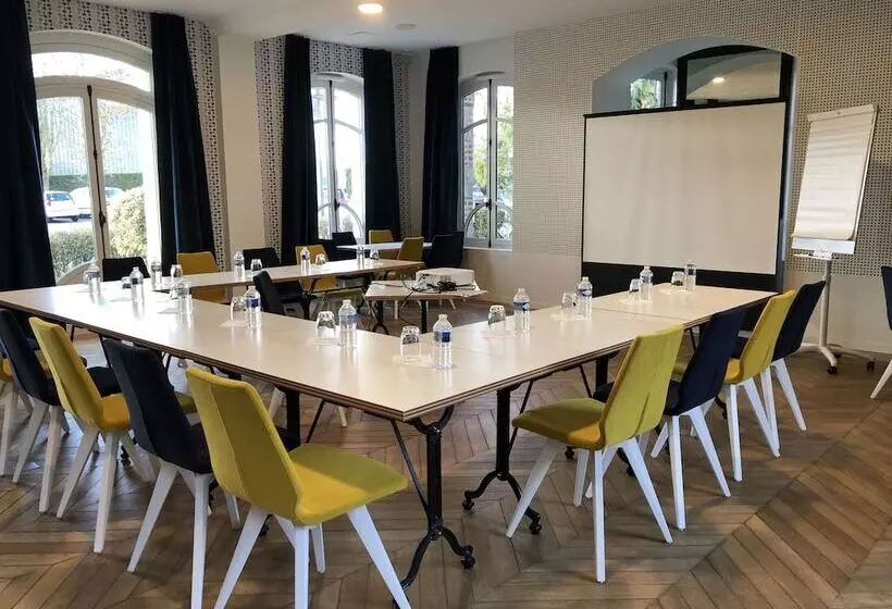 Mayrena Hotel Restaurant