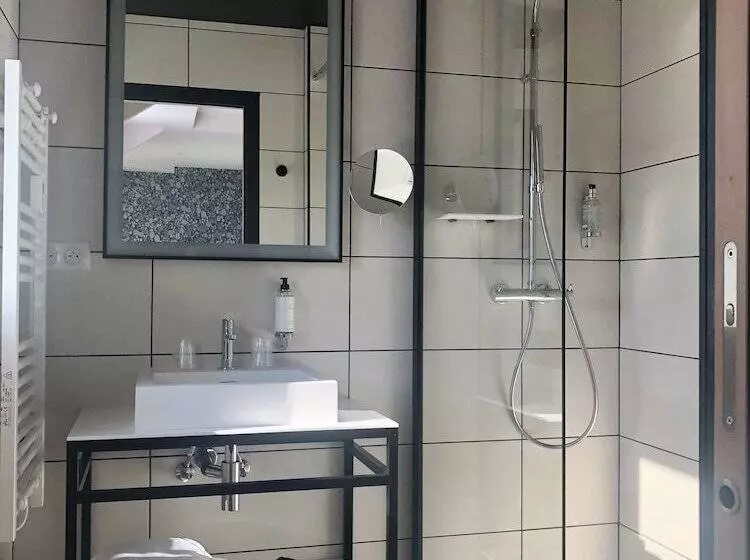 Mayrena Hotel Restaurant