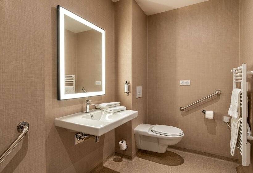 Mayrena Hotel Restaurant