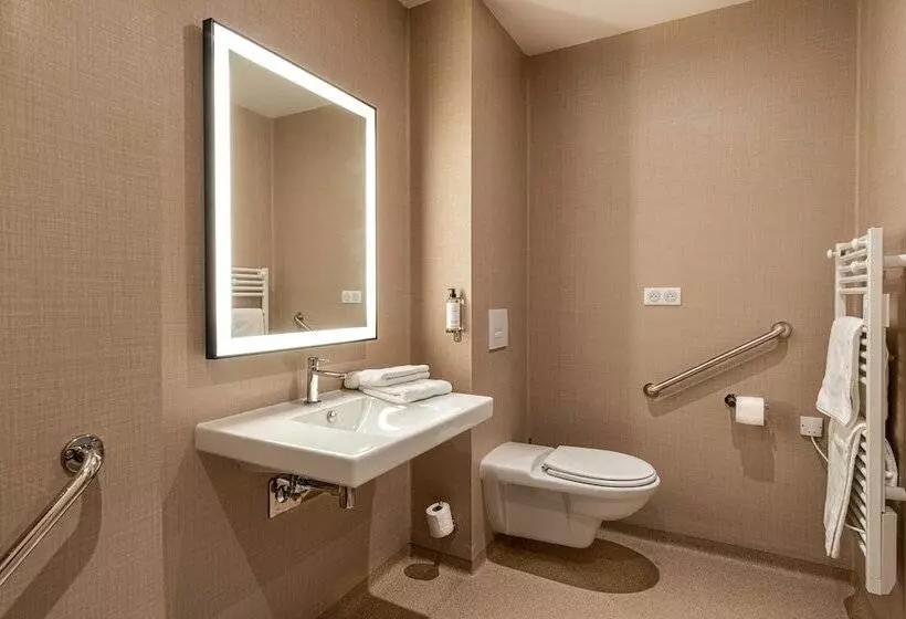 Mayrena Hotel Restaurant