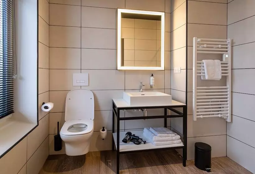 Mayrena Hotel Restaurant