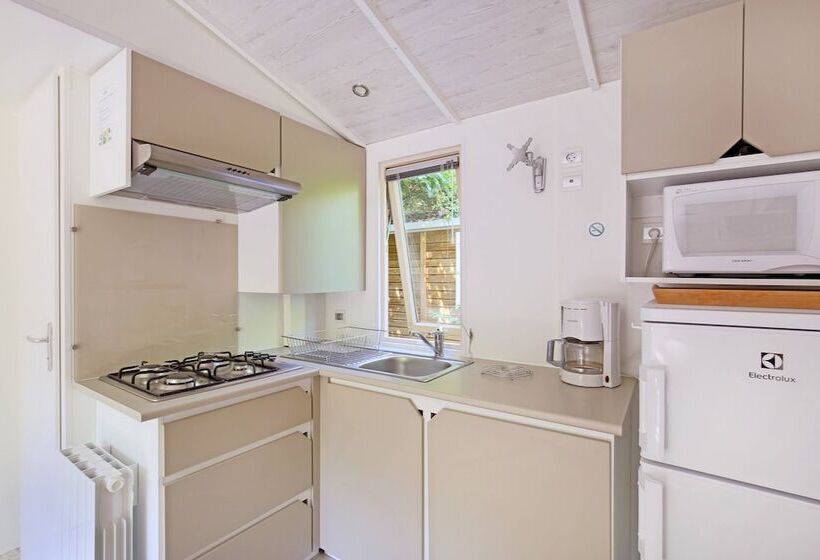 ホテル Huttopia Lac De Sillé