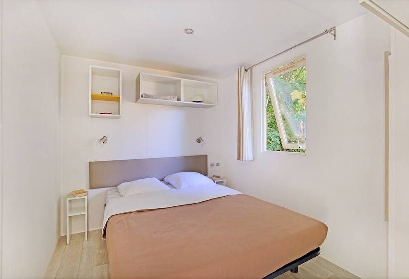 ホテル Huttopia Lac De Sillé