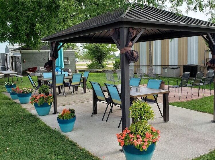 モーテル Viking Inn Llc