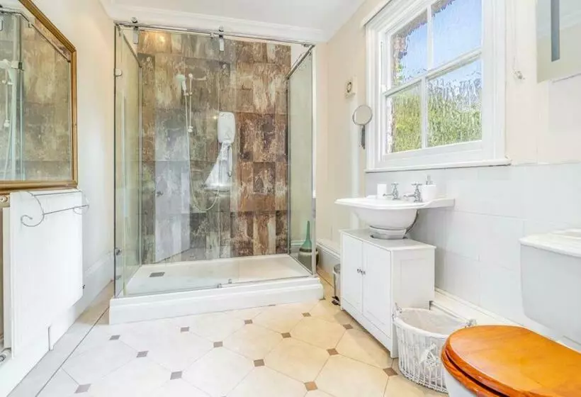 Majatalo Garfits Lodge