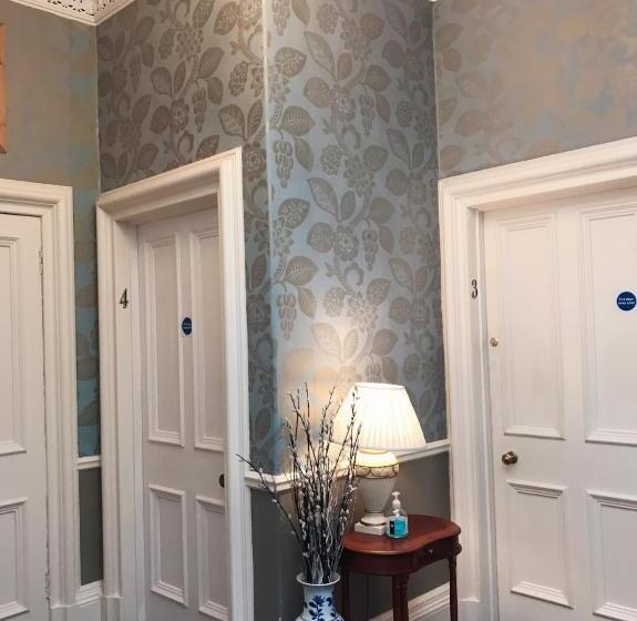 هتل Alexander Guest House