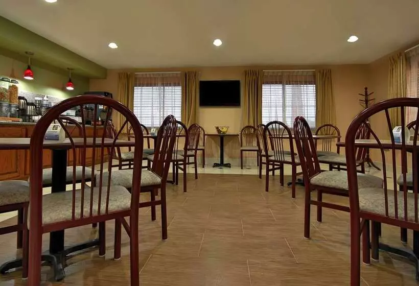 Отель Americas Best Value Inn Sinton