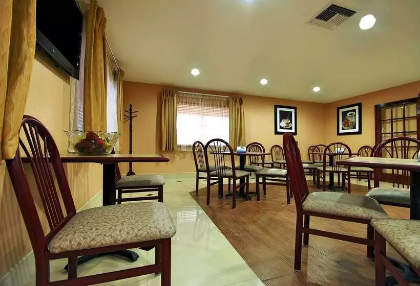 Отель Americas Best Value Inn Sinton