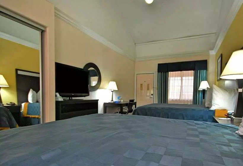 Отель Americas Best Value Inn Sinton