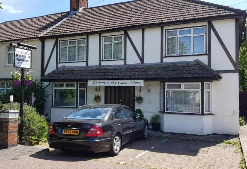 Отель Aylesbray Lodge