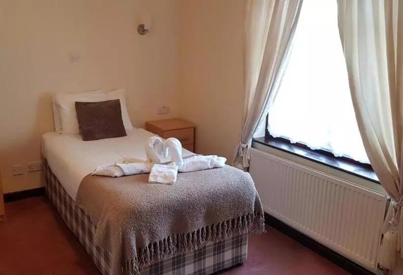 Отель Aylesbray Lodge