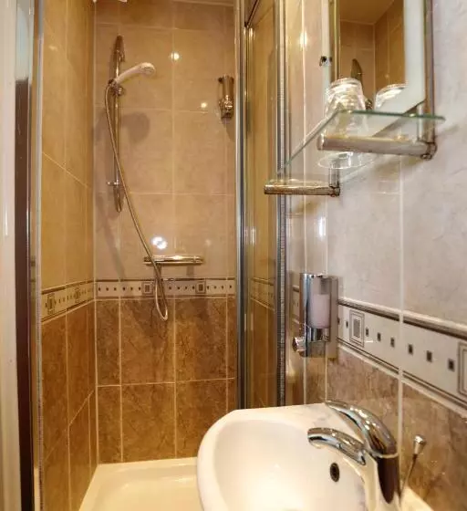 Отель Aylesbray Lodge