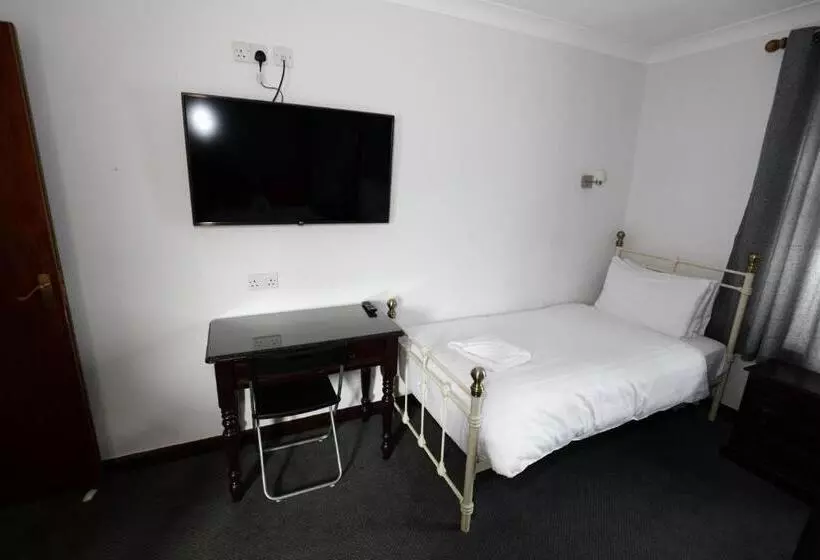 Отель Aylesbray Lodge