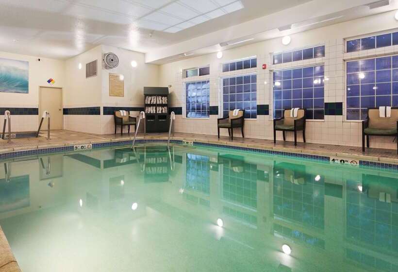 Отель Best Western Plus Des Moines West Inn & Suites