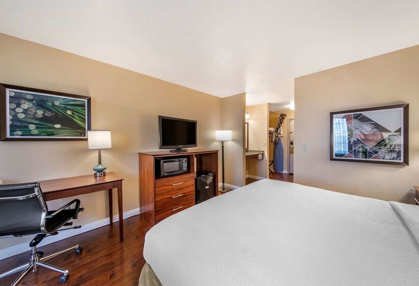 هتل Best Western Plus John Jay Inn & Suites