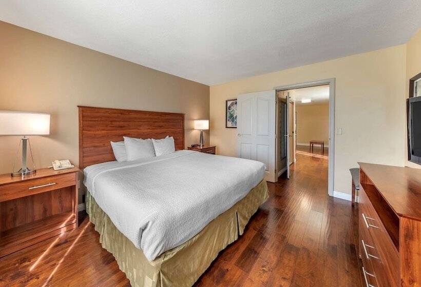 هتل Best Western Plus John Jay Inn & Suites