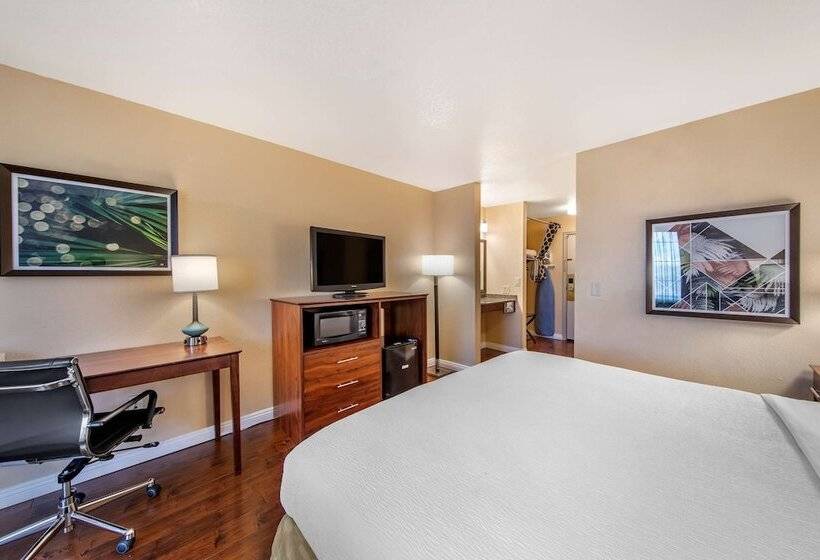 هتل Best Western Plus John Jay Inn & Suites