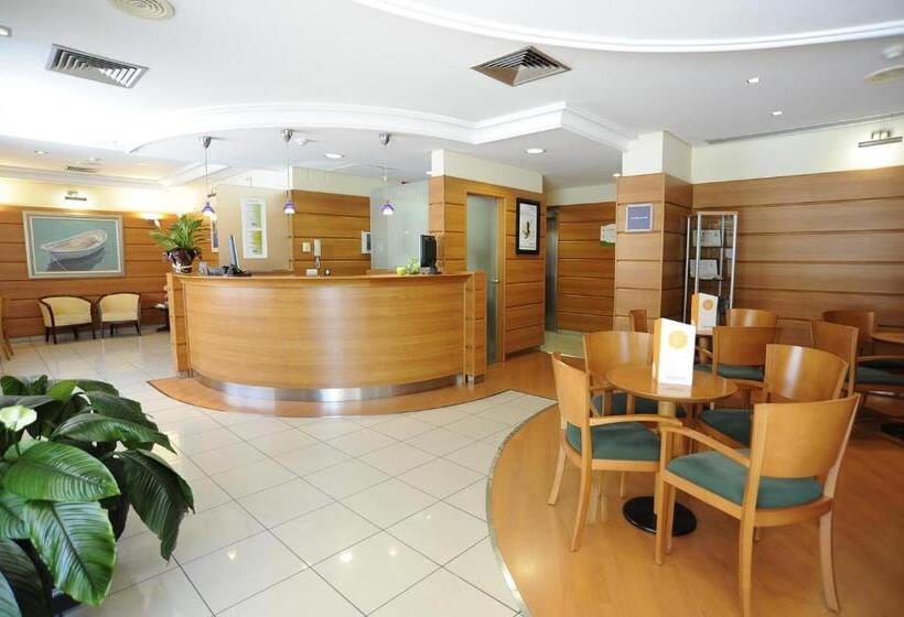 هتل Travelodge Alicante Puerto