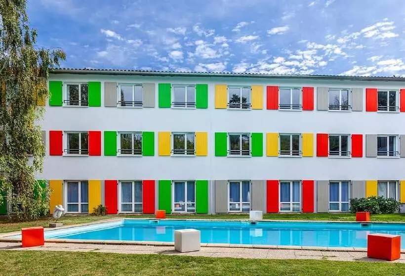 ホテル Full Colors