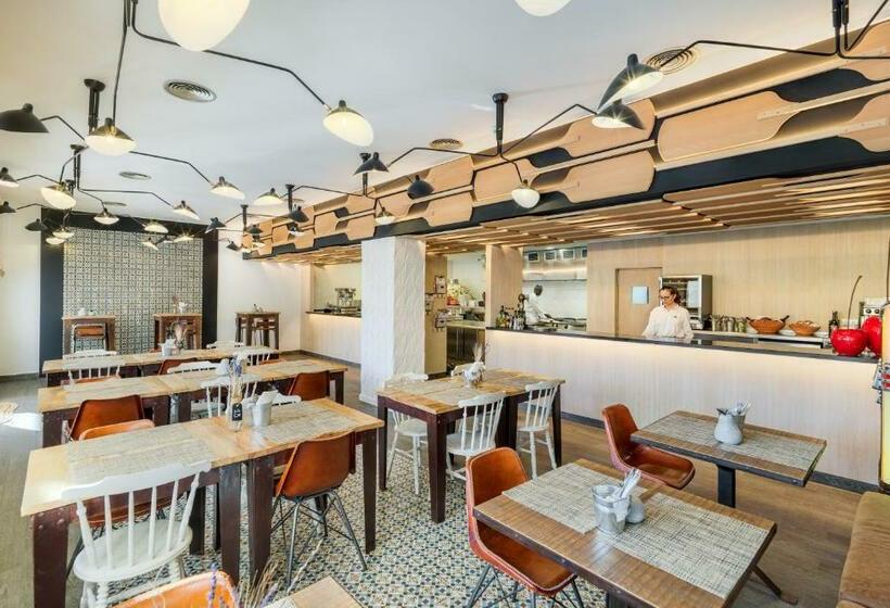 בית מלון כפרי H10 Mediterranean Village