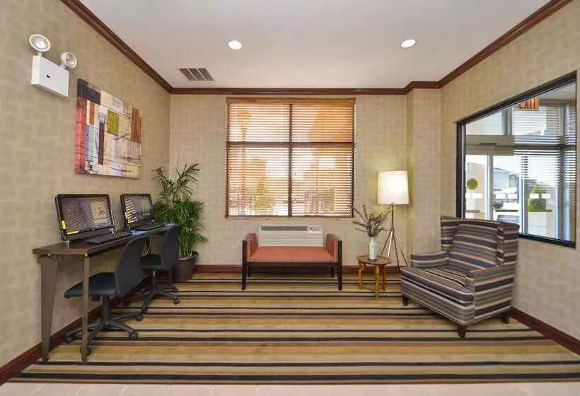 בית מלון כפרי Holiday Inn Express Laguardia Airport By Ihg