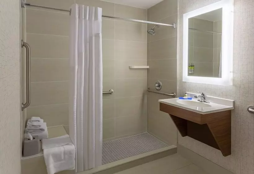 בית מלון כפרי Holiday Inn Express Laguardia Airport By Ihg