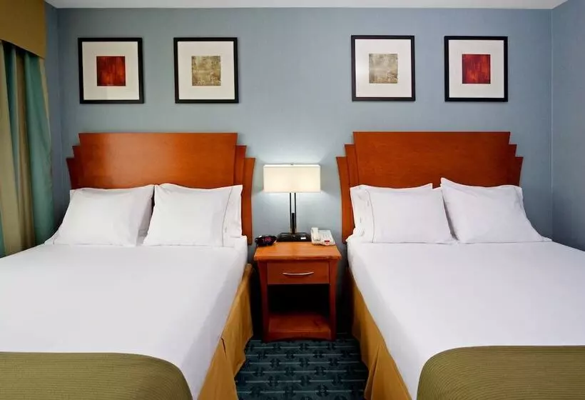 בית מלון כפרי Holiday Inn Express Laguardia Airport By Ihg