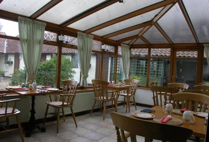 Отель Six Bells Inn