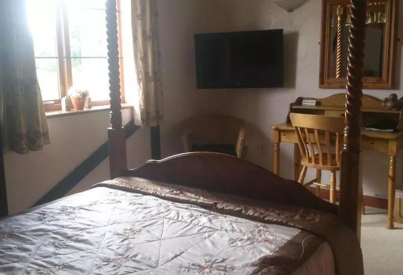 Отель Six Bells Inn