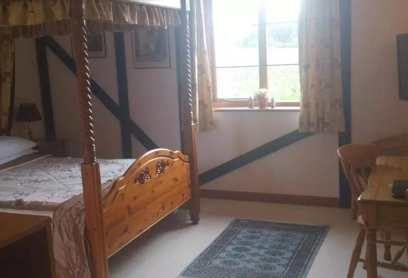 Отель Six Bells Inn