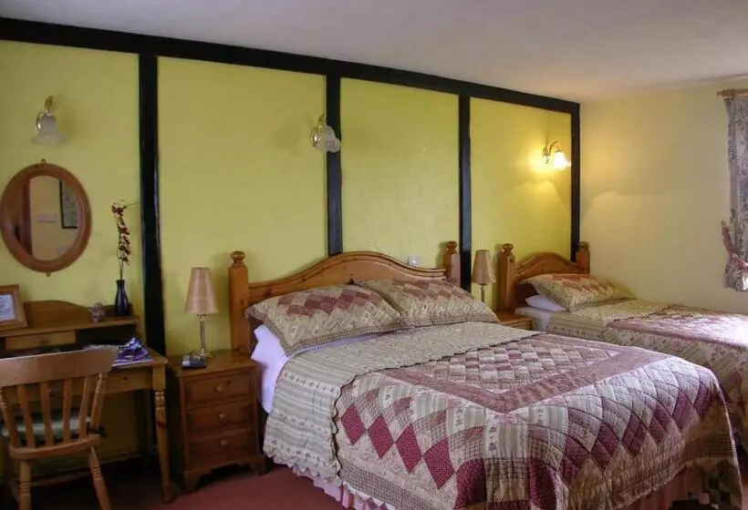 Отель Six Bells Inn