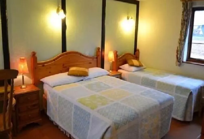 Отель Six Bells Inn