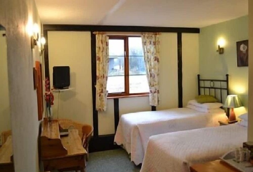 בית מלון כפרי Six Bells Inn