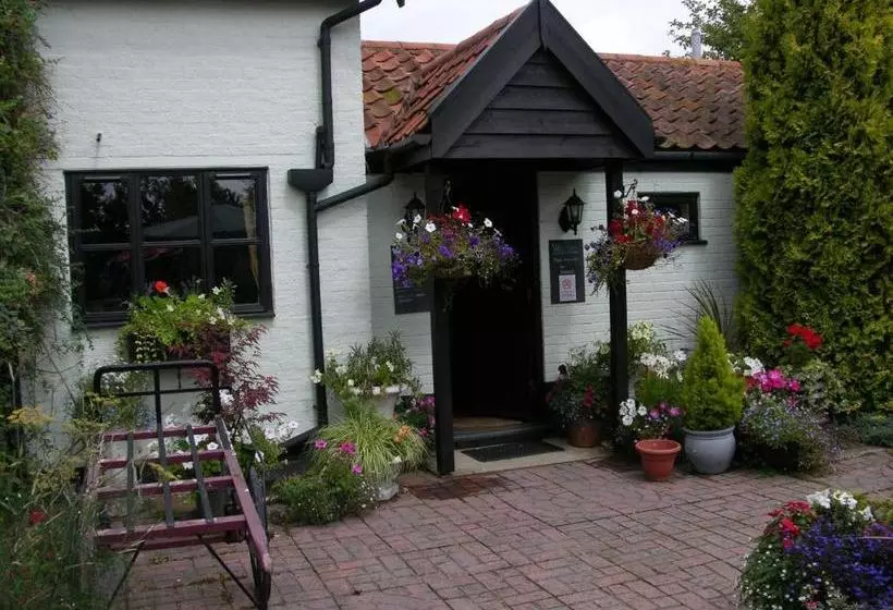 Отель Six Bells Inn