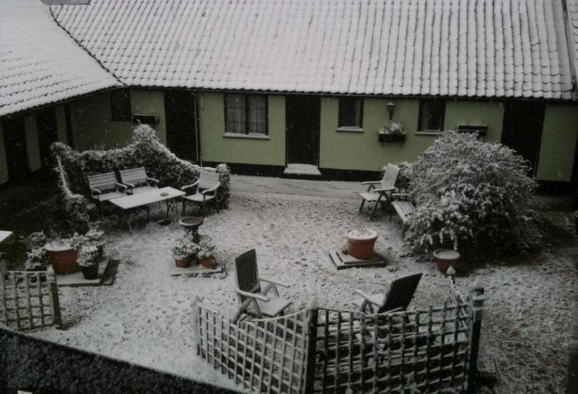 בית מלון כפרי Six Bells Inn