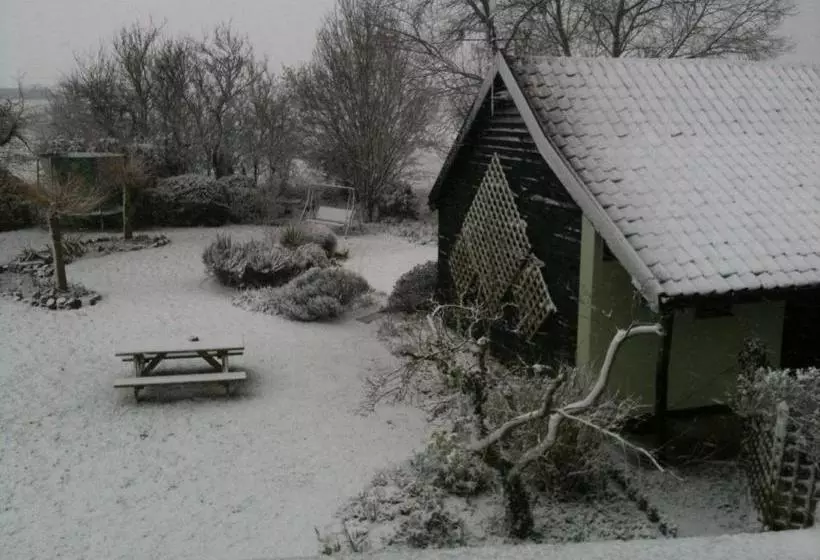 Отель Six Bells Inn