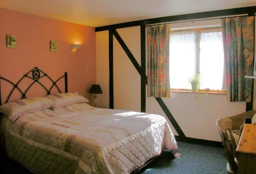 Отель Six Bells Inn