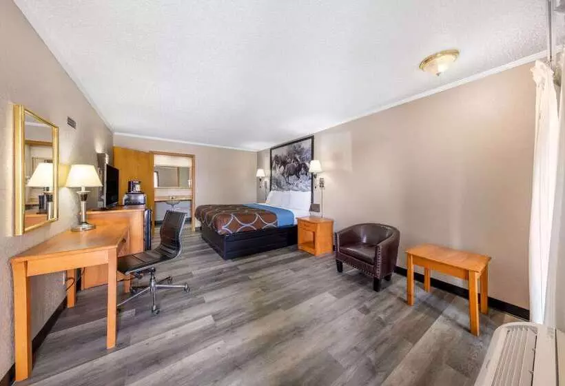 هتل Super 8 By Wyndham Kansas City Airport North