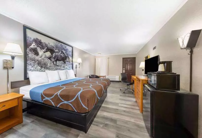 هتل Super 8 By Wyndham Kansas City Airport North