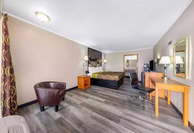 هتل Super 8 By Wyndham Kansas City Airport North