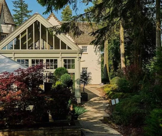 Отель Cairn Lodge