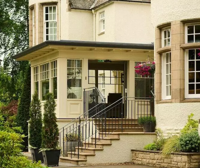 Отель Cairn Lodge