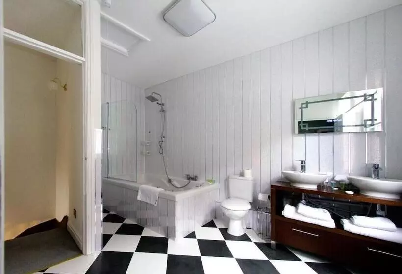 فندق Three Queens