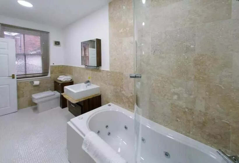 فندق Three Queens