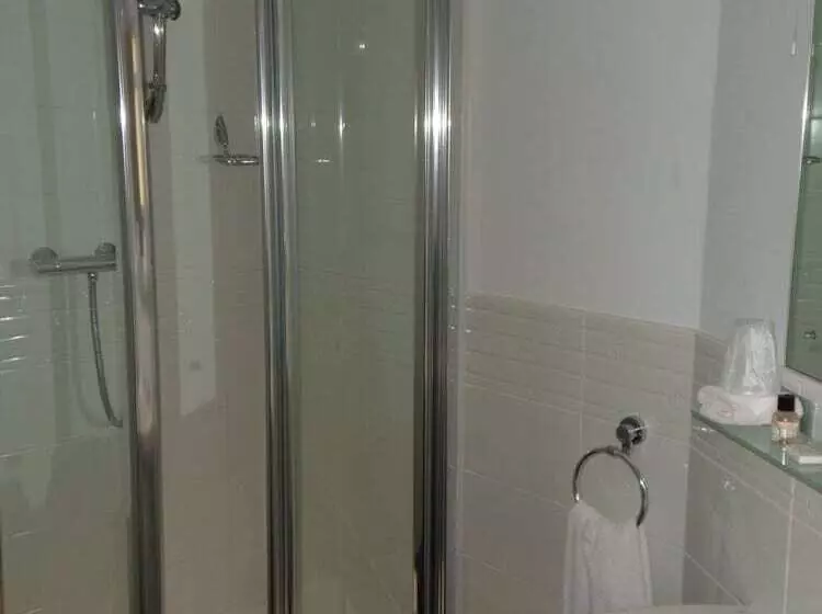 فندق Three Queens