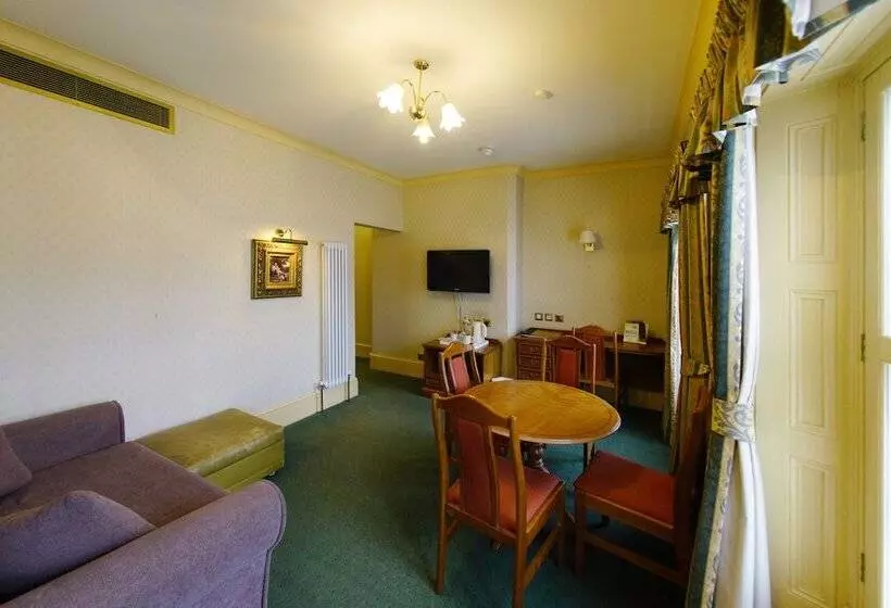 فندق Three Queens