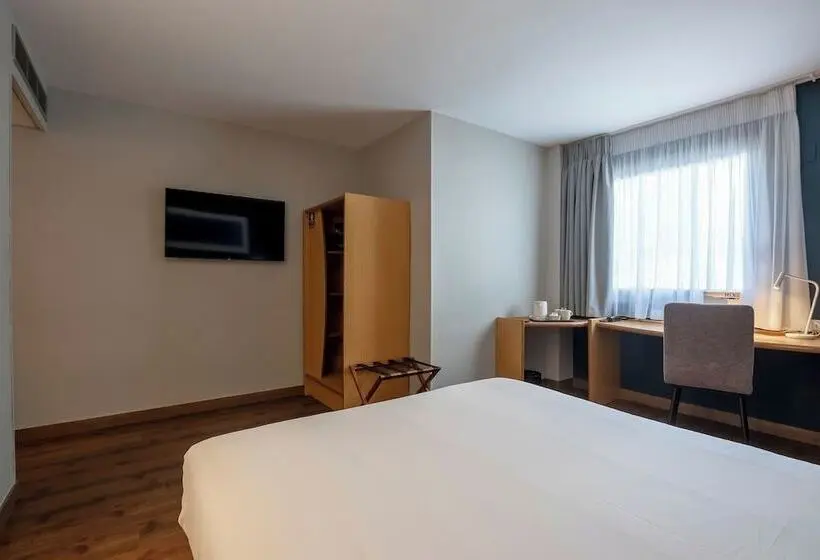 هتل Travelodge Alicante Puerto